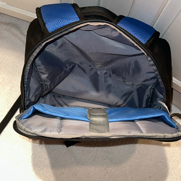 Dell Laptop Backpack - Picture 7 of 10